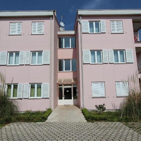 Apartments Lola Rovinj Bagian luar foto