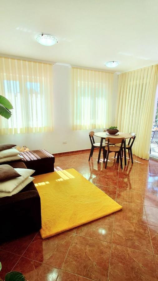Apartments Lola Rovinj Bagian luar foto