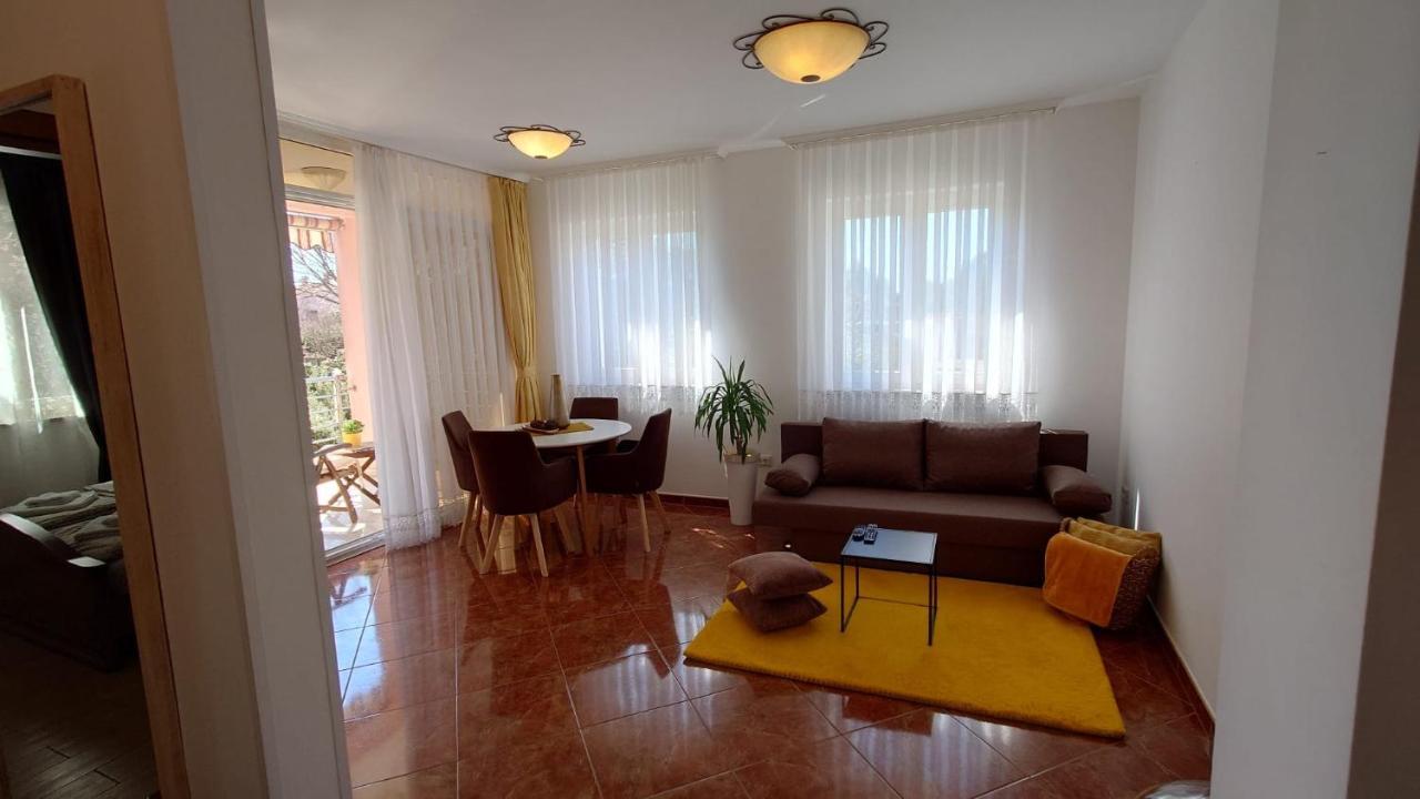 Apartments Lola Rovinj Bagian luar foto