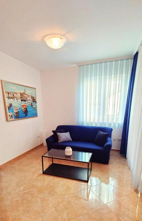 Apartments Lola Rovinj Bagian luar foto