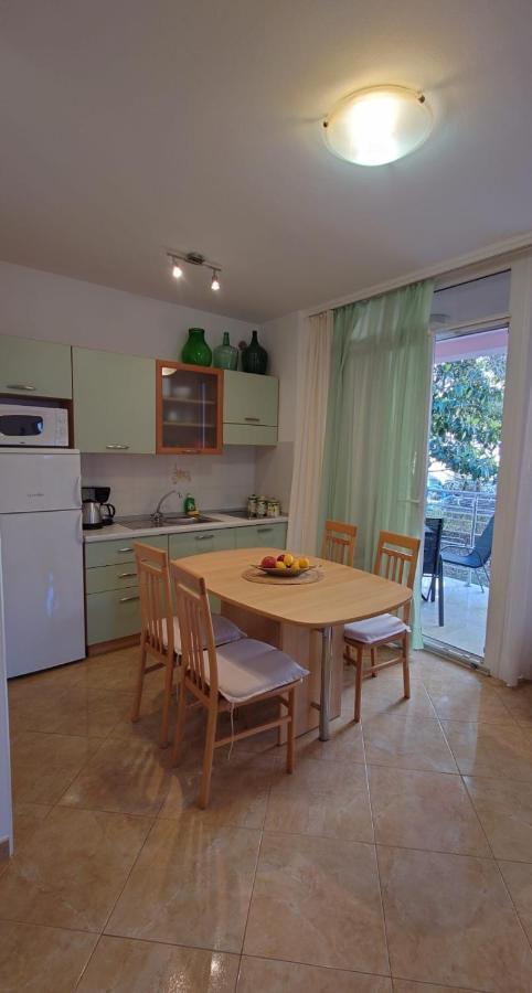 Apartments Lola Rovinj Bagian luar foto