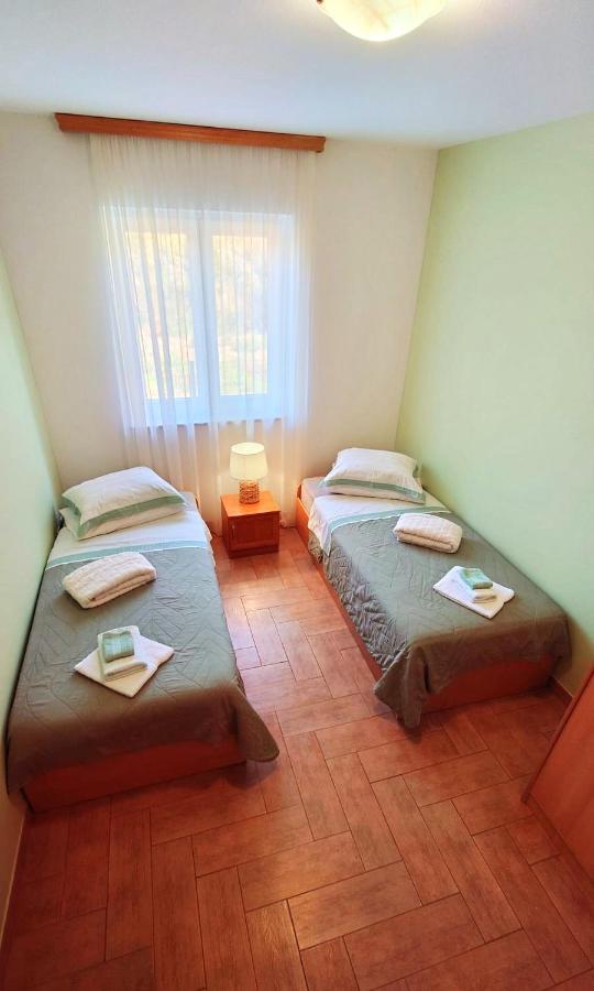 Apartments Lola Rovinj Bagian luar foto