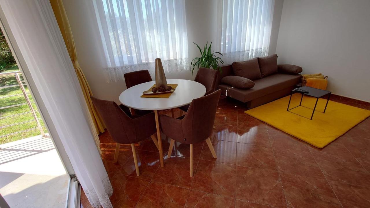 Apartments Lola Rovinj Bagian luar foto