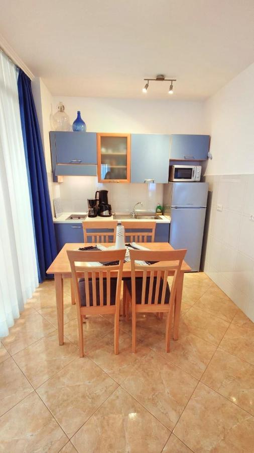 Apartments Lola Rovinj Bagian luar foto