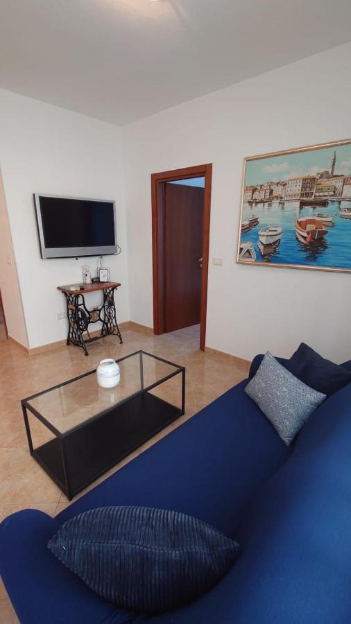 Apartments Lola Rovinj Bagian luar foto