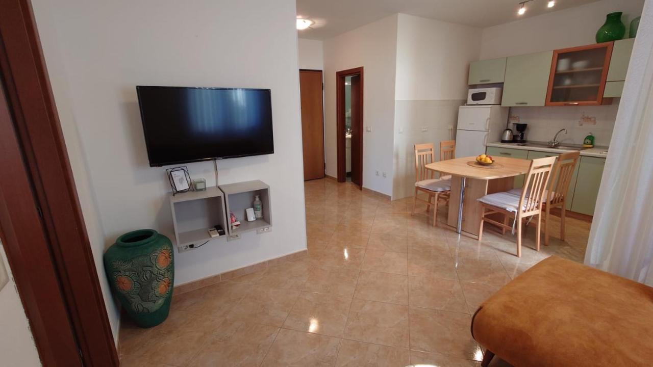 Apartments Lola Rovinj Bagian luar foto