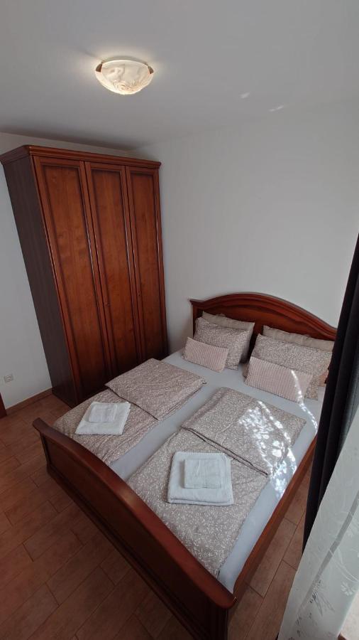 Apartments Lola Rovinj Bagian luar foto