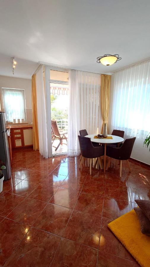 Apartments Lola Rovinj Bagian luar foto