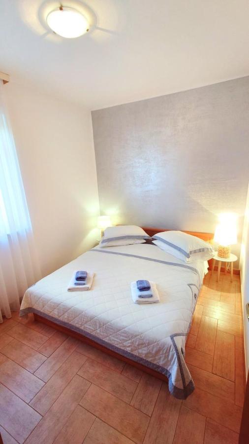 Apartments Lola Rovinj Bagian luar foto