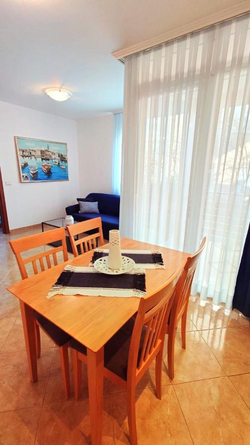 Apartments Lola Rovinj Bagian luar foto