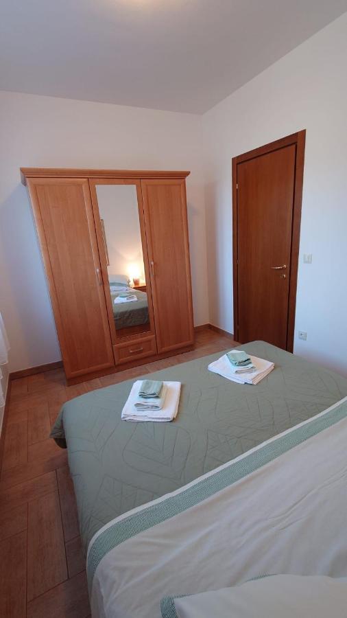 Apartments Lola Rovinj Bagian luar foto