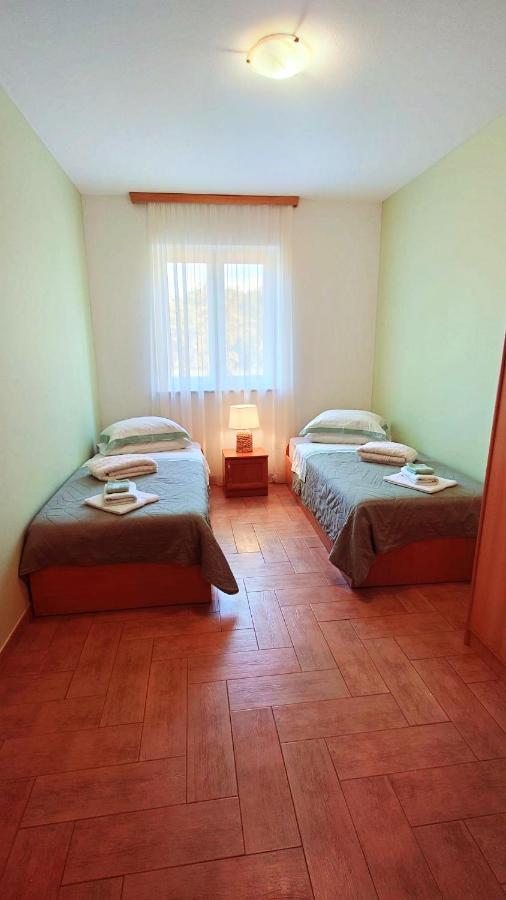 Apartments Lola Rovinj Bagian luar foto