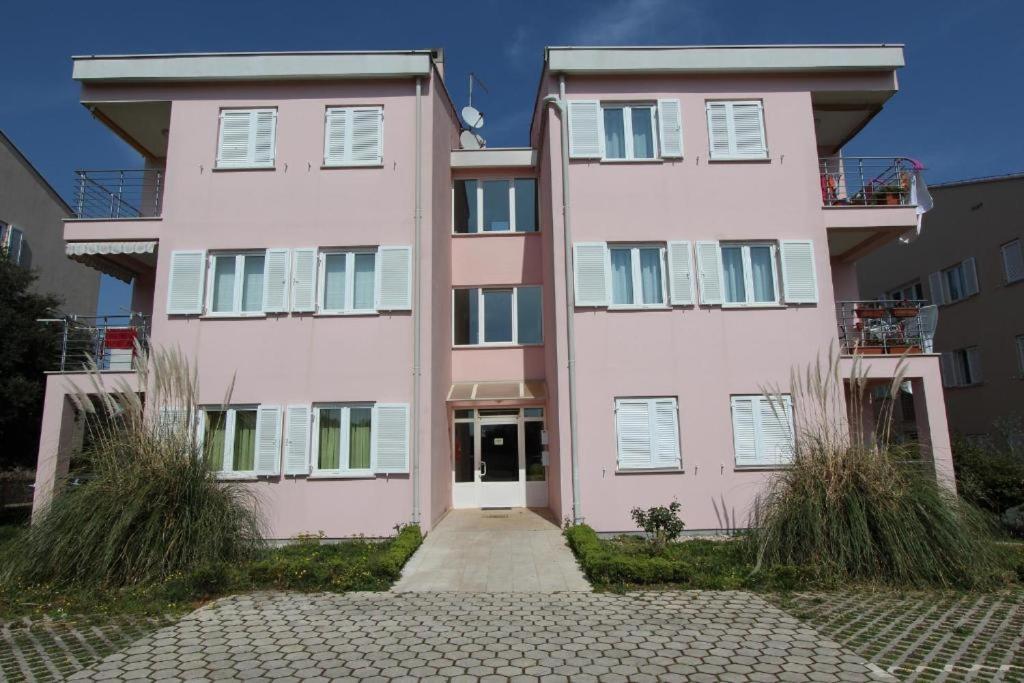 Apartments Lola Rovinj Bagian luar foto